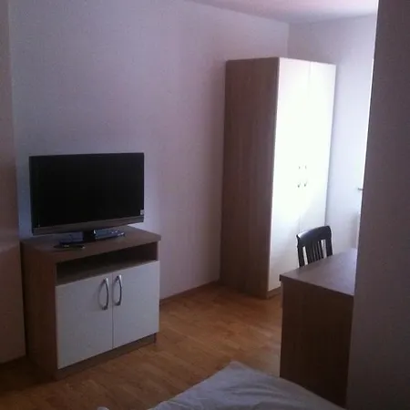 Bed & Breakfast Lugarnica 3*